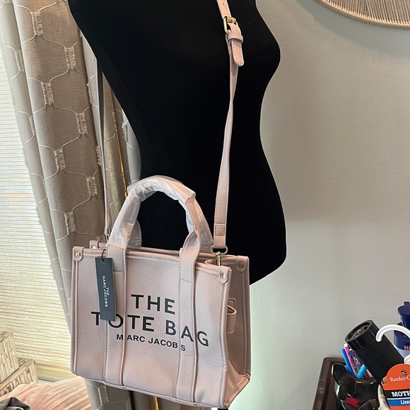 COPY - Light pink toThis is absolutely still for sale, even though it says sold. - Picture 3 of 16